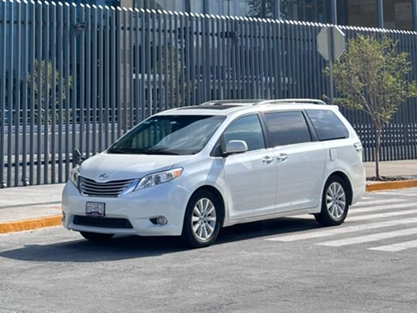 Toyota-Sienna.png